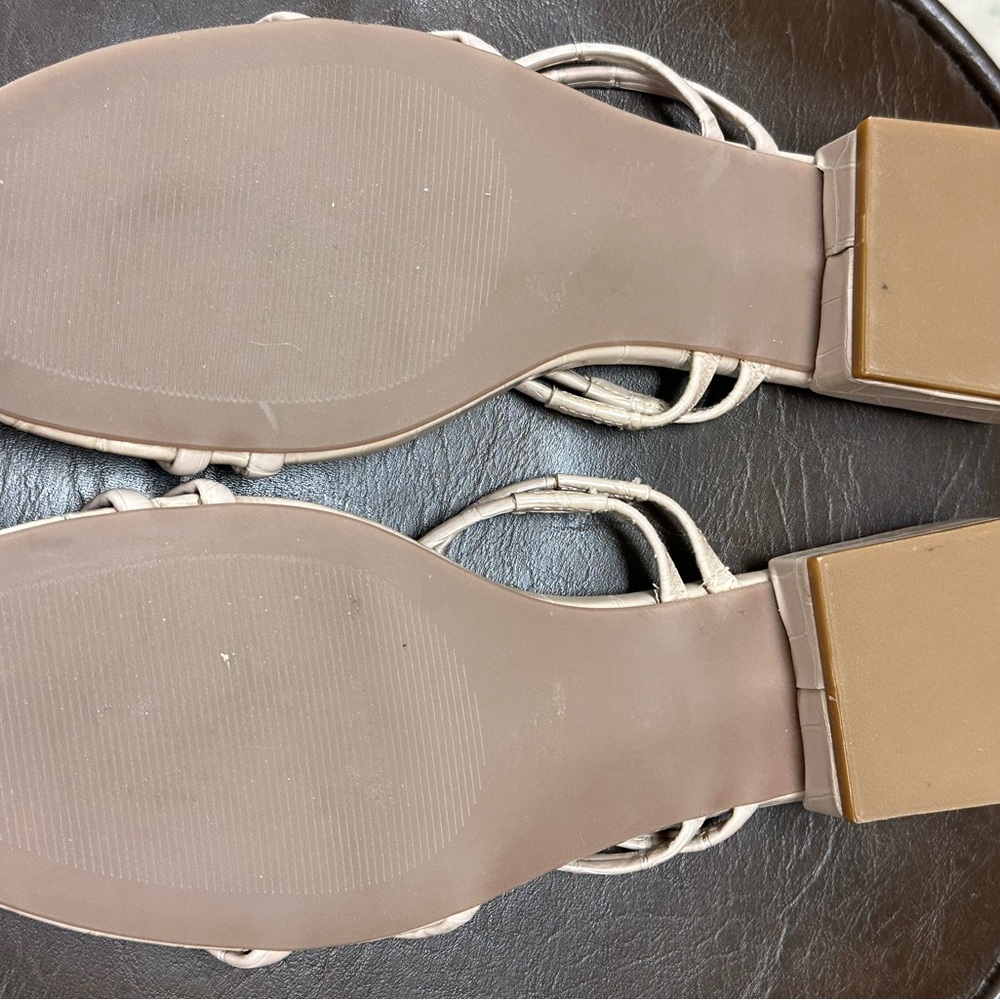 NWOT Michael Shannon Women's Light Tan Sandals Size 8 - Picture 5 of 5